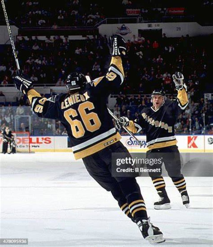 How many goals did mario lemieux score in his career
