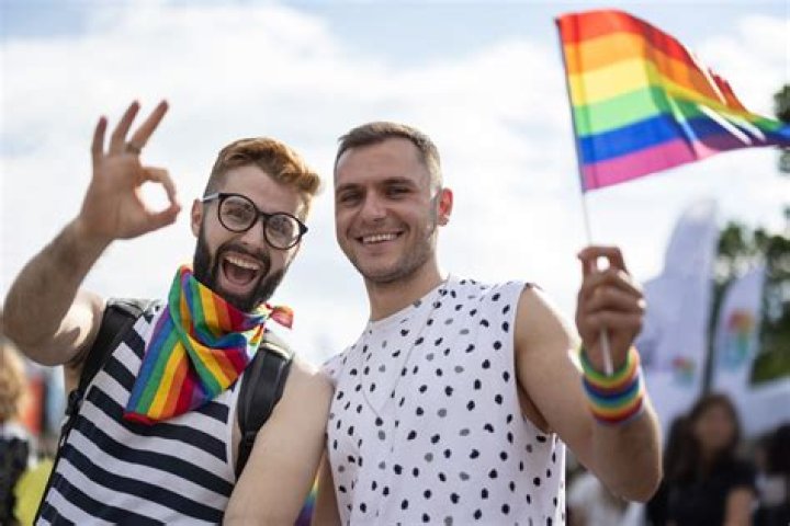 How to get gay pride banner valorant