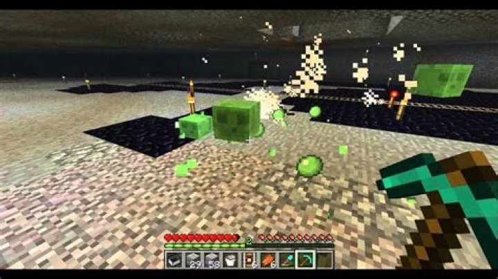 How to get slime to spawn in minecraft