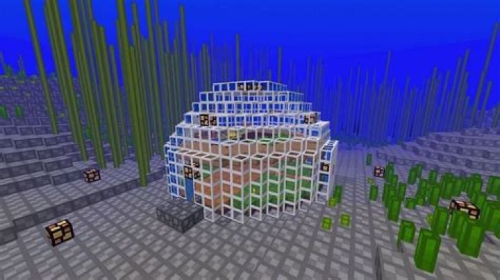 How to make an underwater base in minecraft
