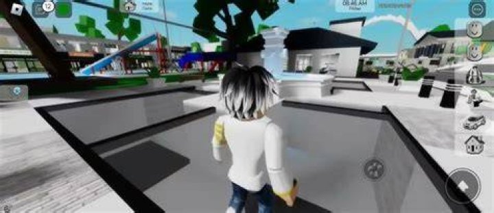 How to put a pool in brookhaven roblox