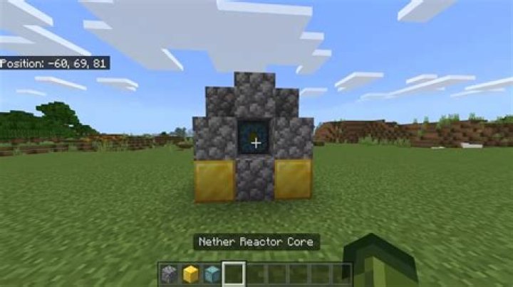 How to use a nether reactor in minecraft