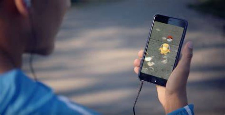How to use pokemon go camera