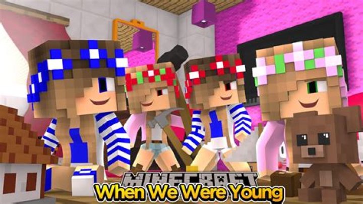 What kind of minecraft does little kelly play