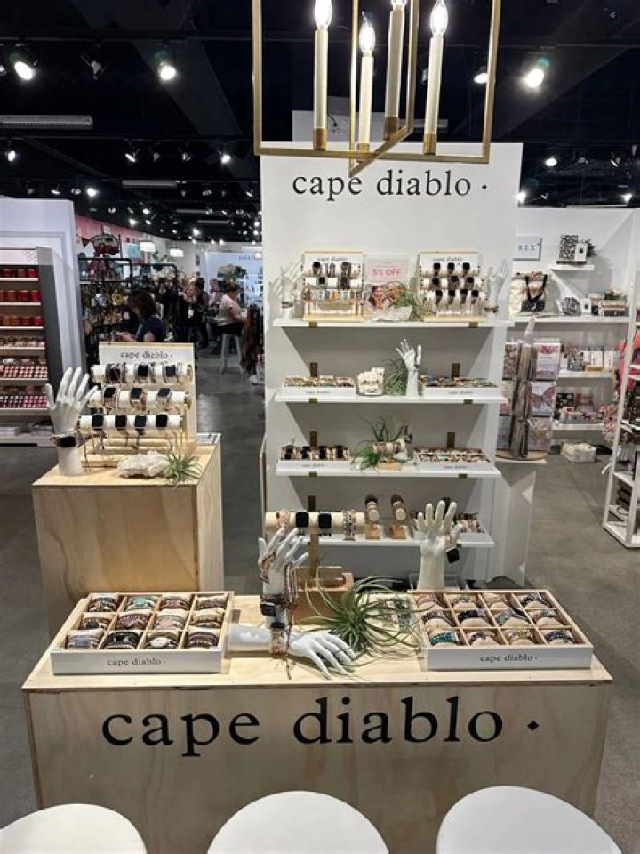 Where is cape diablo store located